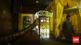 Di lantai atas terdapat ruangan khusus yang biasanya digunakan sultan untuk memantau arus di Sungai Kapuas dan Sungai Landak. Namun, saat dikunjungi kemarin, area tersebut ditutup untuk renovasi.