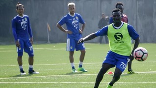 Pelatih Persib Pasrah N'Douassel Gabung Bhayangkara FC