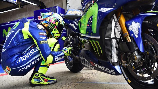 Ritual Jongkok Valentino Rossi Saya Tak Bicara dengan Motor