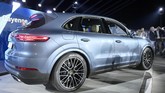 Menurut perancang, Michael Mauer mengatakan Cayenne terbaru lebih menonjolkan karakter Porsche yang dibuat lebih presisi, elegan, dan ekspresif. (REUTERS/Michaela Rehle)