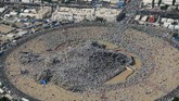 Ibadah di Jabal al-Rahmah dilaksanakan sejak siang hingga matahari terbenam, ibadah ini bernama 'berdiri di hadapan Tuhan' (wukuf), salah satu ritual paling penting dalam ibadah Haji. (AFP PHOTO / KARIM SAHIB)