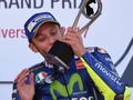 Sepatu Rossi Sampai Harus Digunting karena Patah Kaki