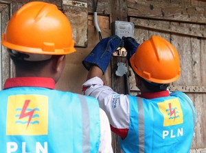Rumah Warga Sekitar PLTU Suralaya Dapat Sambungan Listrik Gratis