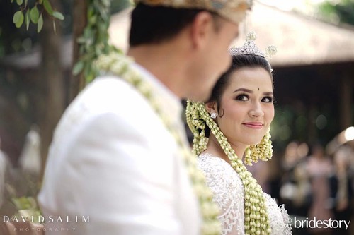 Siger Diganti Tiara Raisa  Menawan di Akad Nikah Adat Sunda