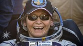 Peggy menjadi astronaut perempuan pertama yang mengantongi sejumlah rekor. Mulai dari menjadi astronaut perempuan tertua, hingga menjadi perempuan pertama yang memimpin awak di luar angkasa sejak 2008 selama dua kali. (REUTERS/Sergei Ilnitsky)