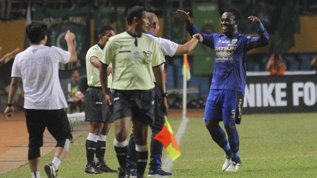 Rumor Essien Gabung Klub Korea, Gomez Berusaha Tenang