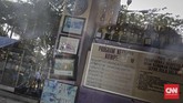 Sejumlah trofi yang ada di Stadion Benteng. Di stadion tersebut juga terdapat SSB Benteng Taruna, sebagai lokasi pembibitan pemain-pemain muda di Tangerang. (CNN Indonesia/Adhi Wicaksono)