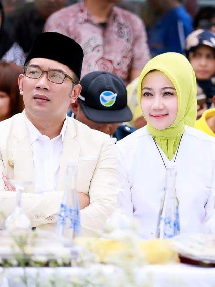 Istri Ridwan Kamil Dipuji Netizen karena Tulis Puisi di Hari Ibu Istri Ridwan Kamil Dipuji Netizen karena Tulis Puisi di Hari Ibu