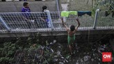 Puncaknya ketika Ketua MUI Kota Tangerang, KH Edy Djunaedi, mengeluarkan fatwa bahwa pertandingan sepak bola di Stadion Benteng adalah haram karena selalu menimbulkan tawuran. (CNN Indonesia/Adhi Wicaksono)