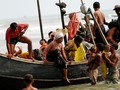 Kisah Rohingya Menembus Perbatasan Demi Kuburkan Kerabat