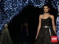 Suguhan Hian Tjen lewat Gaun Malam Berhias Rasi Bintang