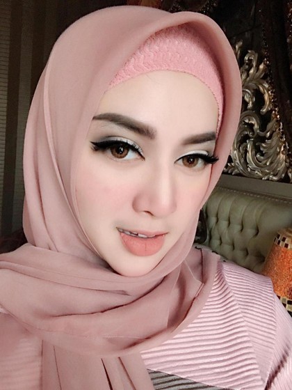 Foto: Hijab Ala Tiara Dewi, Mantan Istri Lucky Hakim yang Foto: Hijab Ala Tiara Dewi, Mantan Istri Lucky Hakim yang