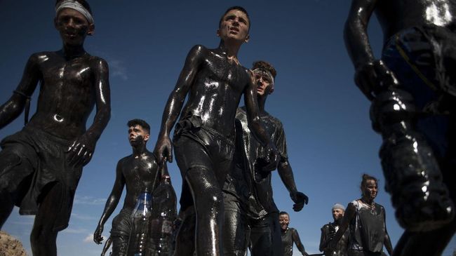 Cascamorras, Festival 'Tergelap' di Spanyol