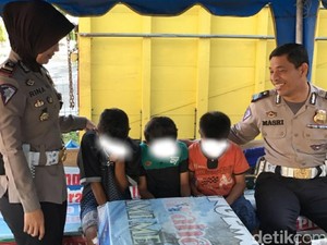 3 Bocah 1 Motor Nangis Saat Disetop Polisi: Jangan Pak, Nanti Jadi Gosip