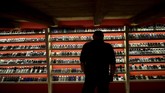 Museum pribadi ini terbuka untuk umum, dengan terlebih dulu membuat janji. Sebelum berkunjung, Anda bisa melihat koleksi ponsel di dalamnya melalui akun Facebook Múzeum Mobilov Dobšiná atau situs mobilephonemuseum.org. ( REUTERS/David W Cerny)