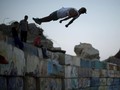 Warga Palestina Parkour di Perbatasan Gaza-Israel