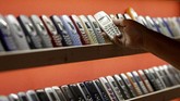Dari semua koleksinya, Stefan mengaku Nokia 3510i edisi Star Wars sebagai koleksi favoritnya. (REUTERS/David W Cerny)