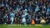 Kemenangan atas Liverpool membuat Manchester City kini menempel ketat Manchester United di puncak klasemen Liga Primer. Sama-sama mengoleksi sepuluh poin, ManCity hanya kalah selisih gol. (REUTERS/Phil Noble)