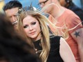 Avril Lavigne Kolaborasi Bareng Nicki Minaj di 'Dumb Blonde'