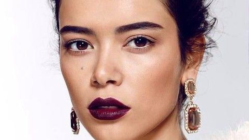 5 Lipstik yang Bisa Bikin Gigi Tampak Lebih Putih 5 Lipstik yang Bisa Bikin Gigi Tampak Lebih Putih