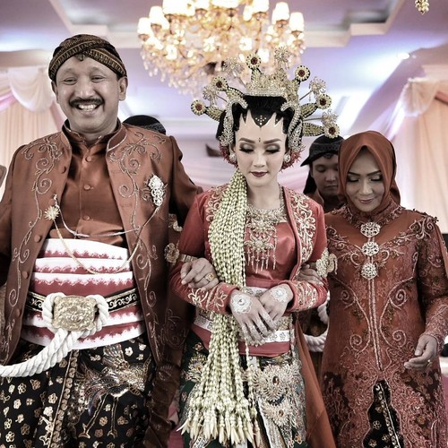 Foto: Inspirasi Pernikahan Adat Jawa Putri Bupati Ponorogo 