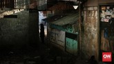 Dinas Perumahan dan Kawasan Pemukiman DKI Jakarta berencana akan menertibkan bangunan liar di 6 Rumah Susun Sederhana Milik (rusunami). Salah satunya di Jakarta Timur adalah bangunan liar di sekitar rusunami Bidaracina. (CNN Indonesia/ Hesti Rika)