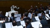 Penampilan robot ini memang tak cantik. Selain itu butuh 17 jam latihan agar Yumi bisa tampil selama enam menit.