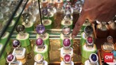 Tren batu akik kini mulai tergantikan oleh batu mulia seperti Ruby, Safir dan lainnya. Batu mulia yang dijual di JGC Rawa Bening kebanyakan import dari Myanmar, Afrika, Australia dan China. (CNN Indonesia/Andry Novelino)