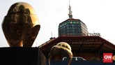 Jakarta Gems Center (JGC) Rawa Bening yang saat ini merupakan pusat batu mulia modern terbesar se-ASEAN diresmikan pada 12 Mei 2010 oleh Gubernur DKI Jakarta Fauzi Bowo. Pasar modern batu mulia ini bermula dari sebuah pasar tradisional batu aji. (CNN Indonesia/Andry Novelino)