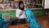 Namun ternyata tidak banyak orang yang menyadari bahwa di Jakarta sendiri ada batik khas Betawi. Sebagai salah satu simbol identitas daerahnya, batik betawi memang tidak begitu tesohor, bahkan kini menjadi barang langka. (ANTARA FOTO/Syailendra Hafiz Wiratama)