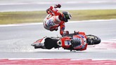 Usai balapan Jorge Lorenzo mengaku telah melakukan kesalahan sendiri. Lorenzo mengatakan Desmosedici GP17 akan sulit dikendalikan jika digas sedikit berlebihan. (AFP PHOTO / Marco BERTORELLO)