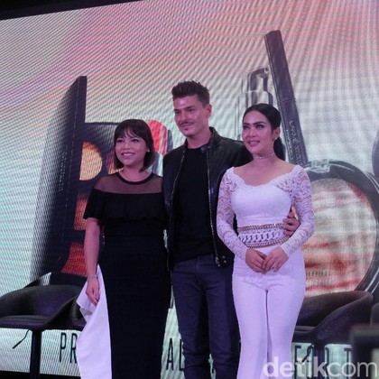 Datang ke Jakarta, Makeup Artist Langganan Kim Kardashian Akan Rias Syahrini Datang ke Jakarta, Makeup Artist Langganan Kim Kardashian Akan Rias Syahrini