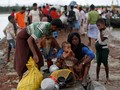 Bangladesh Larang Warga Rohingya Tinggalkan Kamp