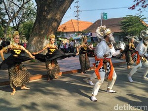 Kethek Ogleng Tarian Asal Pacitan yang Terinspirasi dari Gerakan Kera
