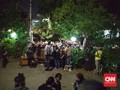 Massa Lempari Batu Gedung LBH Jakarta