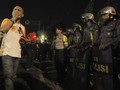 Tak Bubarkan Diri, Massa Aksi Tunggu Jokowi Pulang