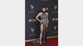 Kali ini giliran selebriti berbusana terburuk. Ariel Winter menggunakan gaun halter berwarna perak bermotif. Hanya saja, motif yang terlalu ramai dan juga belahan tinggi di kedua kakinya membuat gaun Zuhair Murad ini terlihat aneh. REUTERS/Mike Blake