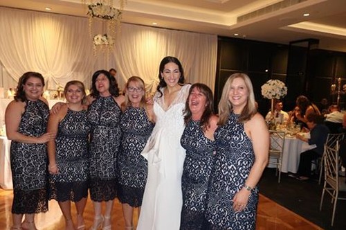 Malu Banget, 6 Wanita Ini Pakai Baju Sama Persis Saat Kondangan Malu Banget, 6 Wanita Ini Pakai Baju Sama Persis Saat Kondangan