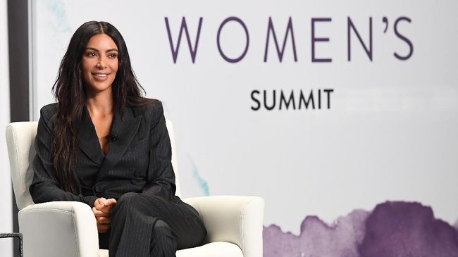 Kim Kardashian Pamer Liburan Di Bali