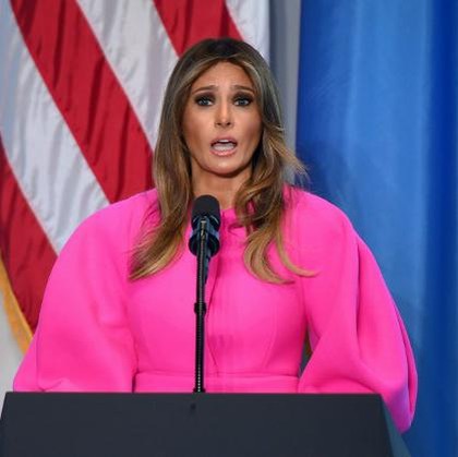 Melania Trump Dibully karena Pakai Gaun Rp 40 Juta Saat Pidato di PBB Melania Trump Dibully karena Pakai Gaun Rp 40 Juta Saat Pidato di PBB