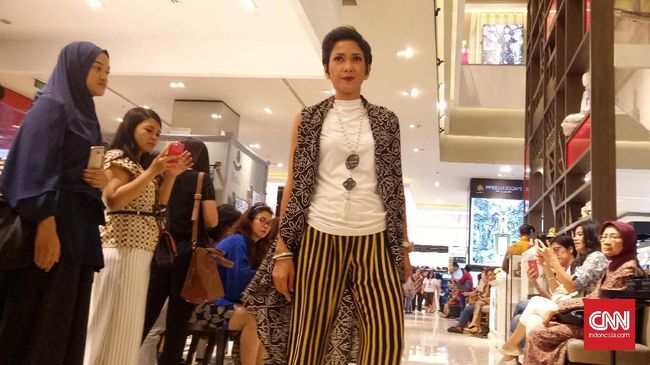 Indonesia Berpesta Batik sampai Puncak Gedung Sarinah