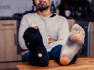 Sering Pakai Kaos Kaki Hitam? Ini Efek Mengejutkannya pada Kesehatan