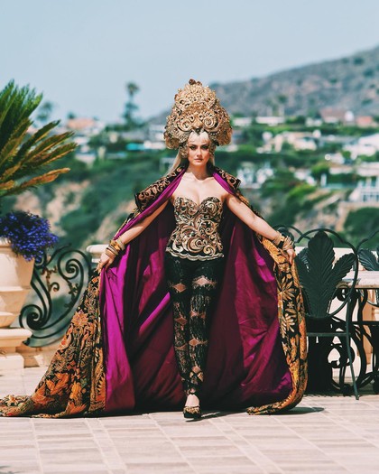 Cerita Anne Avantie Dandani Agnez Mo di Video Klip Long As I Get Paid Cerita Anne Avantie Dandani Agnez Mo di Video Klip Long As I Get Paid