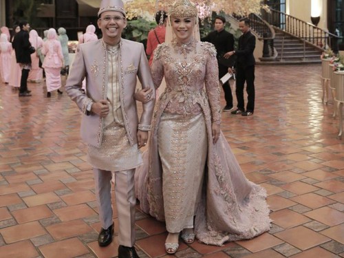Ada Alasan Romantis di Balik Aksi Pasang Billboard Pernikahan di Tj. Barat Ada Alasan Romantis di Balik Aksi Pasang Billboard Pernikahan di Tj. Barat