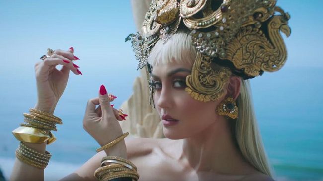 Anne Avantie Ungkap Cerita Soal Batik yang Dipakai Agnez Mo