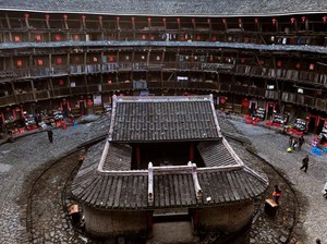 Rumah Berpenghuni 800 Orang di China