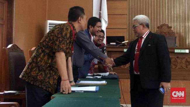 Dakwaan Dibacakan, Kuasa Hukum Setnov Akui Praperadilan Gugur