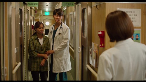 Main Drama Korea Hospital Ship, Wanita Indonesia Ini Bikin Iri Netizen Main Drama Korea Hospital Ship, Wanita Indonesia Ini Bikin Iri Netizen
