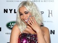 Bingung Soal Kado ke Suami, Cardi B Beri Uang Tunai Rp7 M