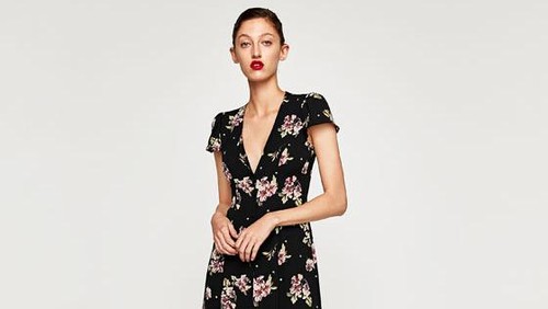 5 Long Dress Hitam yang Simpel tapi Manis untuk Dipakai Kondangan 5 Long Dress Hitam yang Simpel tapi Manis untuk Dipakai Kondangan